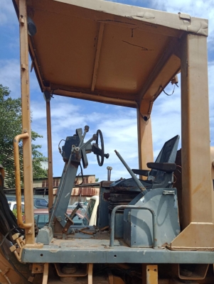 รถเกรดเดอร์ ยี่ห้อ Gladiator รุ่น PY165 รถสตาทติด ขายตามสภาพ