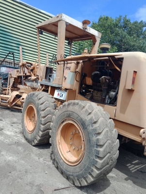 รถเกรดเดอร์ ยี่ห้อ Gladiator รุ่น PY165 รถสตาทติด ขายตามสภาพ