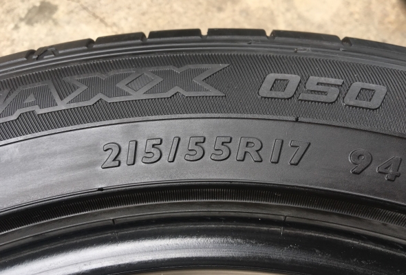 ยาง 215-55-17 Dunlop ปลายปี 15 ดอกยางหนา สภาพดี ยาง 215-55-17 Dunlop ปลายปี 15 ดอกยางหนา สภาพดี