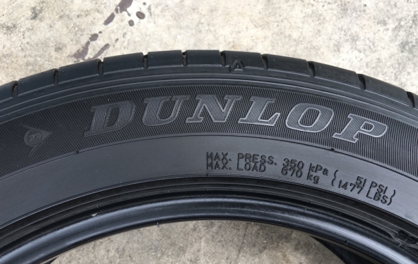 ยาง 215-55-17 Dunlop ปลายปี 15 ดอกยางหนา สภาพดี ยาง 215-55-17 Dunlop ปลายปี 15 ดอกยางหนา สภาพดี