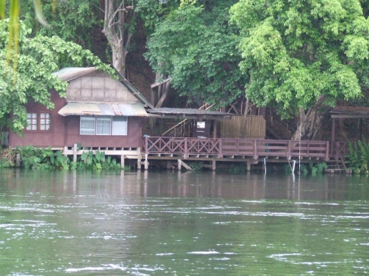 ขายที่ดินติดชายนํ้า  9  ไร่อยู่กาญจนบุรี.ใกล้ตัวตลาด