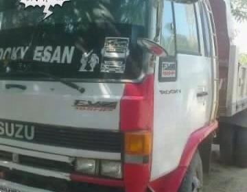 ขาย 6ล้อดั๊มดิน ISUZU ROCKY FSR เครื่องเดิมๆ 6BD1 165 แรง แรงดี ไม่เยิ้ม อึดทน ช่วงล่างใหญ่ เฟืองท้ายFUSO คัสซีดี ใหญ่ สะใจ สโลว์พร้อม  ยาง900ขอบ20 กระบะดั๊มเหล็ก 6 ตัน ยิงหน้า แอร์ พาวเวอร์  พร้อม ภายในดี คอนโซลครบ พร้อมใช้ พร้อมลุยงาน ราคาต่อรองได้ครับ