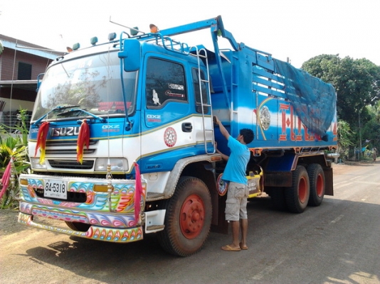 ขาย 10ล้อพ่วงแม่ลูกดั๊ม ISUZU DECA 270 EURO l (ยูโรวัน) แม่ปี46 กระดั๊มมิเนียม ลายสวยจัด พื้นดีไม่ผุ เครื่องเดิม เกียร์เดิม แห้งดี แรงไม่ตก ไม่หลวม ช่วงล่างสวยคัสซีดี ยางสวย10เส้น แอร์ หร้อม ภายในสวย คอนโซลครบ สะอาด หัวบางไม่ผุ ลูก2คานดั๊ม สามมิตรลอนเฉียง