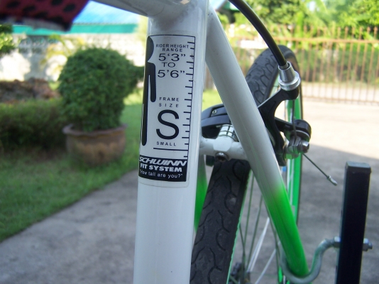 ลดสุดๆ ฟิกเกียร์ สีสลิ่ม ยี่ห้อ schwinn รุ่น cutter the 411 รถปี 2011