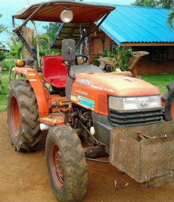 KUBOTA L3408DI - 2 เพลา เครื่องแห้งแรงดีไม่มีเยิ้ม ชุดอุปกรณ์ ผานพรวนดิน 4 สภาพดีพร้อมทำงานได้เลย ช่วงล่างแน่นยางสภาพดี 60\% พร้อมใช้งาน เอกสารทะเบียนครบ ราคาต่อรองได้ครับ KUBOTA L3408DI - 2 เพลา เครื่องแห้งแรงดีไม่มีเยิ้ม ชุดอุปกรณ์ ผานพรวนดิน 4 สภาพดีพร้อมทำงานได้เลย ช่วงล่างแน่นยางสภาพดี 60\% พร้อมใช้งาน เอกสารทะเบียนครบ ราคาต่อรองได้ครับ