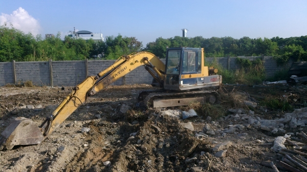 ขายรถแมคโค KOMATSU PC100-3 ขายรถแมคโค KOMATSU PC100-3