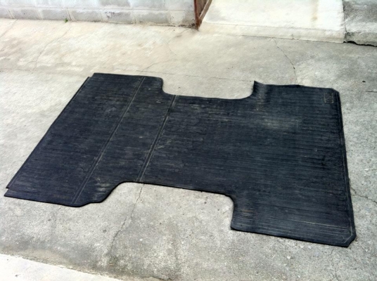 ขายแล้วครับ ขอขอบคุณ คุณวรรณา จากอำเภอดอนตูมเป็นอย่างสูงครับ ขายแผ่นยางปูพื้นกระบะตอนเดียว ขนาดฟรีไซด์ ราคาต่อรองได้ อยากได้เท่าไหร่เสนอมาครับ สามพราน นครปฐม