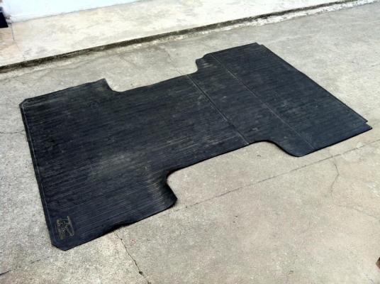 ขายแล้วครับ ขอขอบคุณ คุณวรรณา จากอำเภอดอนตูมเป็นอย่างสูงครับ ขายแผ่นยางปูพื้นกระบะตอนเดียว ขนาดฟรีไซด์ ราคาต่อรองได้ อยากได้เท่าไหร่เสนอมาครับ สามพราน นครปฐม