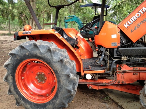 ขายรถไถ KUBOTA L4508 พร้อมอุปกรณ์ดันหน้าตราช้าง สวยเดิมๆ