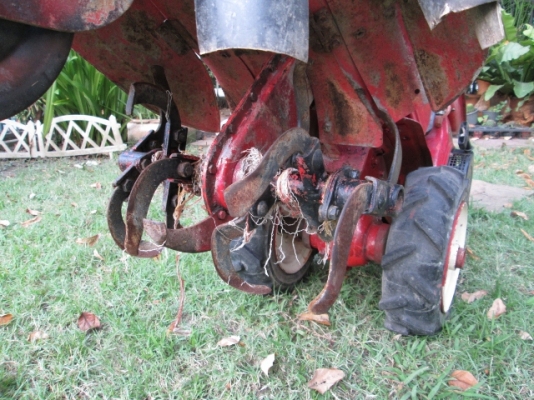 รหัส:13001133รถพรวนดินเดินตามเครื่องเบนชิลG510L(5.0ps)เป็นรุ่นกระทัดรัดชุดพรวนดินกว้าง40cm.www.nihonmono.com