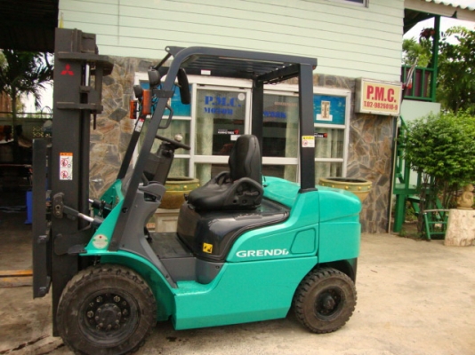 ขายรถโฟล์คลิฟท์  MITSUBISHI  FD25  เครื่องยนต์ดีเซล  เกียร์ธรรมดา  เสาสูง  4  เมตร  ยางตัน  งา 1,070  มม.