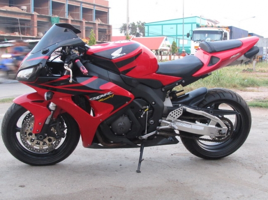 ลูกค้าฝากขาย HONDA CBR1000RR ปี2006 สภาพเยี่ยม