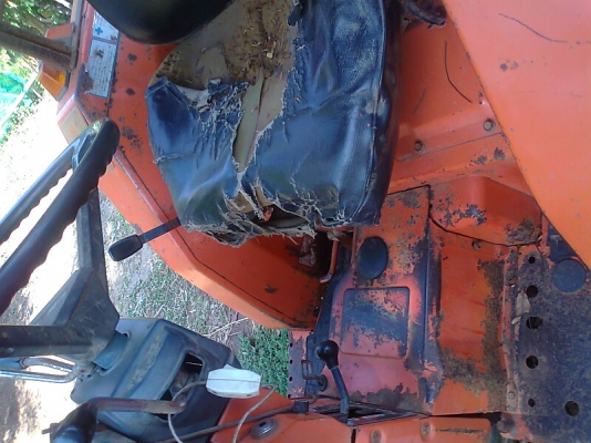 ขายด่วน..รถไถ KUBOTA L1-22 4 WD รถสวยสีเดิม ๆ สภาพพร้อมใช้งาน แถมฟรี จอบหมุน ล้อเหล็ก ผาน 5 อย่างดี ไว้ให้ใช้งาน.