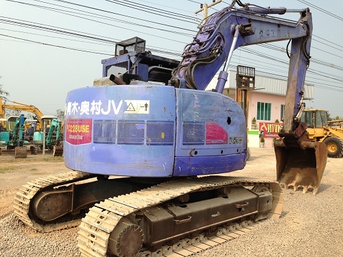 ขายรถแบคโฮ KOMATSU PC228USE-2 นำเข้าจากญี่ปุ่น รถปี2001 มีVDOให้ชมครับติดต่อ 081-2990958 ขายรถแบคโฮ KOMATSU PC228USE-2 นำเข้าจากญี่ปุ่น รถปี2001 มีVDOให้ชมครับติดต่อ 081-2990958
