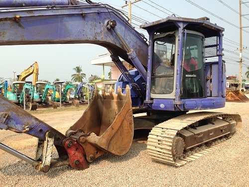 ขายรถแบคโฮ KOMATSU PC228USE-2 นำเข้าจากญี่ปุ่น รถปี2001 มีVDOให้ชมครับติดต่อ 081-2990958 ขายรถแบคโฮ KOMATSU PC228USE-2 นำเข้าจากญี่ปุ่น รถปี2001 มีVDOให้ชมครับติดต่อ 081-2990958