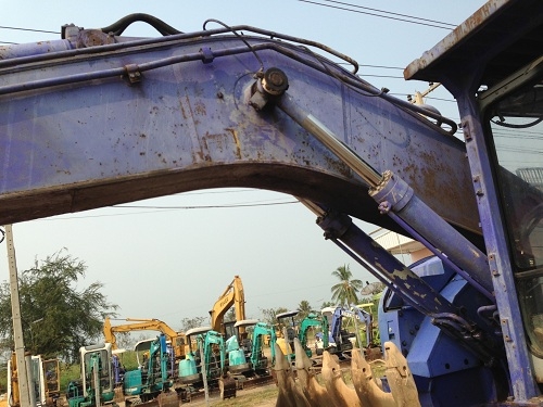 ขายรถแบคโฮ KOMATSU PC228USE-2 นำเข้าจากญี่ปุ่น รถปี2001 มีVDOให้ชมครับติดต่อ 081-2990958 ขายรถแบคโฮ KOMATSU PC228USE-2 นำเข้าจากญี่ปุ่น รถปี2001 มีVDOให้ชมครับติดต่อ 081-2990958