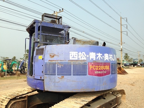 ขายรถแบคโฮ KOMATSU PC228USE-2 นำเข้าจากญี่ปุ่น รถปี2001 มีVDOให้ชมครับติดต่อ 081-2990958 ขายรถแบคโฮ KOMATSU PC228USE-2 นำเข้าจากญี่ปุ่น รถปี2001 มีVDOให้ชมครับติดต่อ 081-2990958