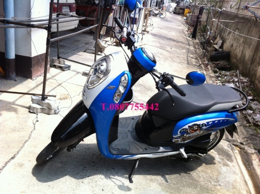 ขาย HONDA Scoopy i สีน้ำเงิน-ขาว รถ 2 เดือน ไมล์แท้ 5038 Km.