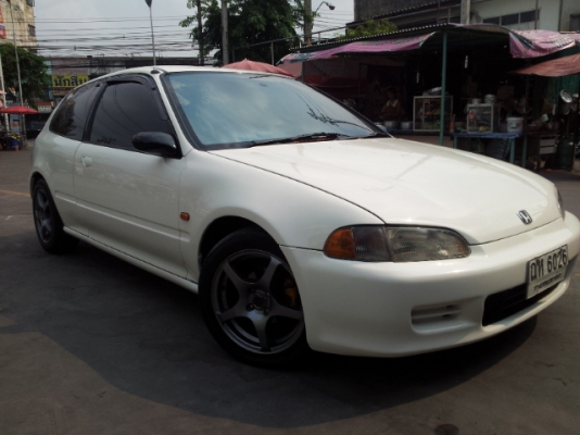 ขาย civic 3d  สีขาว เกียร์ธรรมดา เดิมๆโรงงาน