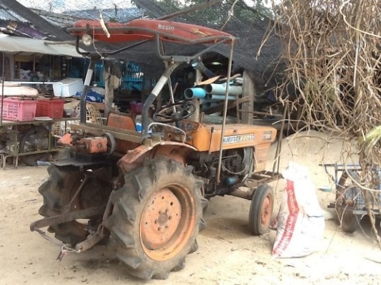 ขายรถไถKUBOTA L2201 พร้อมอุปกรณ์หลายอย่างแถมให้ราคา 85000