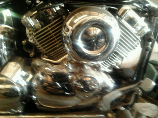 ใครมีเครื่อง dragstar costom 400 ปี 04 บอกบ้างครับรับซื้อ