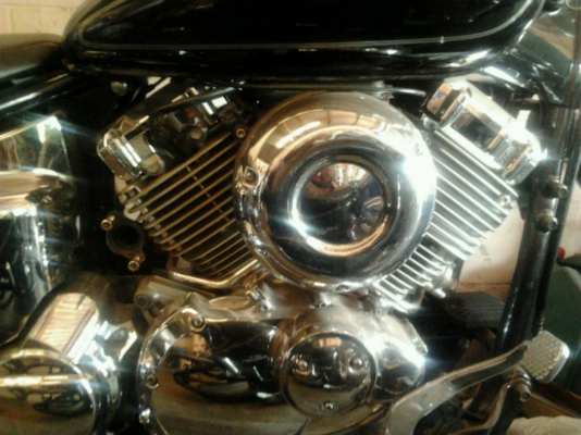 ใครมีเครื่อง dragstar costom 400 ปี 04 บอกบ้างครับรับซื้อ