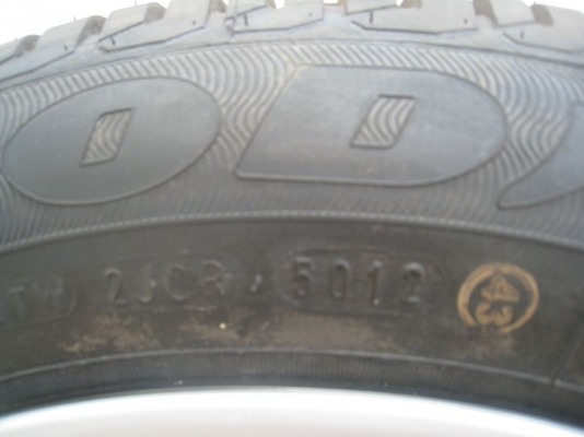 ขายกะทะล้อ Honda jazz ขอบ15 4/100 +ฝาครอบ + ยางปลายปี12 ( 081-3747940)