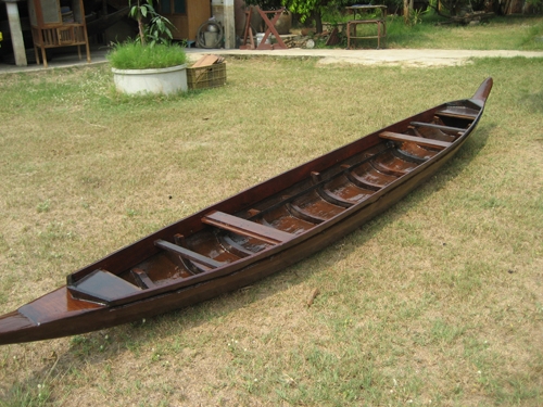 เรือขุดไม้สัก สภาพสวยพร้อมใช้ เหมาะแก่การอนุรักษ์หรือตั้งโชว์ ขาย 32,000 บาท
