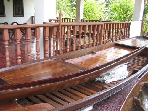 เรือขุดไม้สัก สภาพสวยพร้อมใช้ เหมาะแก่การอนุรักษ์หรือตั้งโชว์ ขาย 32,000 บาท