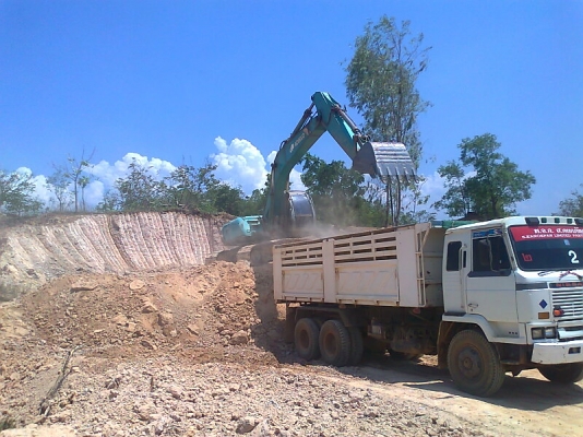 ขายด่วน..รถแบคโฮ KOBELCO SK200 M5 SUPER  เลขชั่วโมงทำงาน 2,2xx ชั่วโมง รถสวย ระบบไฟฟ้าทำงานดี ครบ ประหยัดน้ำมัน เกินคุ้ม ช่วงล่างสวยมาก ใช้ได้อีกนาน มีทะเบียนครบ.