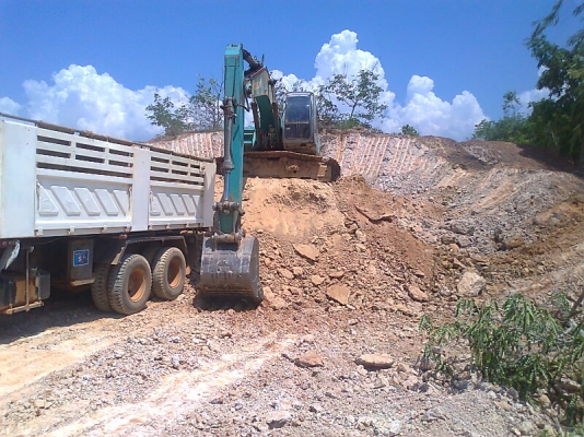 ขายด่วน..รถแบคโฮ KOBELCO SK200 M5 SUPER  เลขชั่วโมงทำงาน 2,2xx ชั่วโมง รถสวย ระบบไฟฟ้าทำงานดี ครบ ประหยัดน้ำมัน เกินคุ้ม ช่วงล่างสวยมาก ใช้ได้อีกนาน มีทะเบียนครบ.