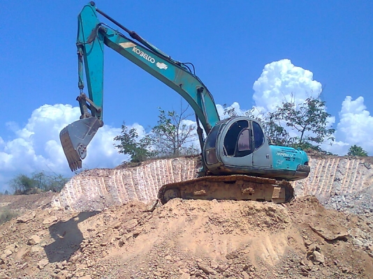 ขายด่วน..รถแบคโฮ KOBELCO SK200 M5 SUPER  เลขชั่วโมงทำงาน 2,2xx ชั่วโมง รถสวย ระบบไฟฟ้าทำงานดี ครบ ประหยัดน้ำมัน เกินคุ้ม ช่วงล่างสวยมาก ใช้ได้อีกนาน มีทะเบียนครบ.