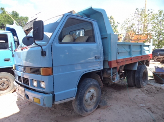 ขายรถอีซูซุNKR 6ล้อดั้มเครื่่อง74 แรงFหลัง สภาพดี