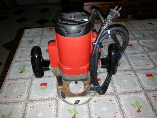 ขายเราเตอร์เจาะตกแต่งลายไม้ทำงานได้หลากหลายสภาพสวยๆครับ