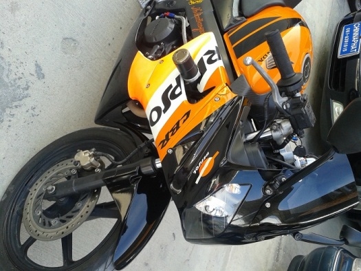 ด่วนCBR150 ปี51 ไมล์เหลือง