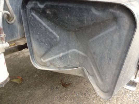 รถฮีโน่ 6 ล้อดั๊ม 220 แรงม้า ปี 51  สนใจติดต่อ 081 - 6079515