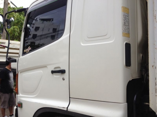 รถฮีโน่ 6 ล้อดั๊ม 220 แรงม้า ปี 51  สนใจติดต่อ 081 - 6079515