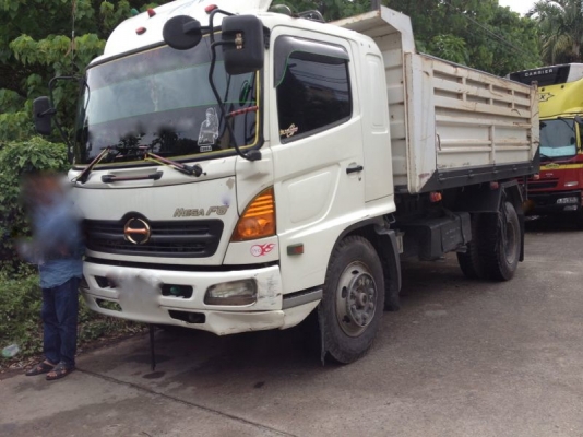รถฮีโน่ 6 ล้อดั๊ม 220 แรงม้า ปี 51  สนใจติดต่อ 081 - 6079515