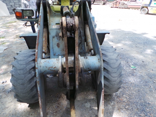 kawasaki รถตักล้อยาง ตักขึ้นหกล้อได้  เอวดี ปั้มไม่เยิ้ม เครื่องดี พร้อมใช้ค่ะ