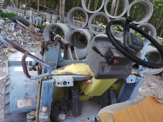 kawasaki รถตักล้อยาง ตักขึ้นหกล้อได้  เอวดี ปั้มไม่เยิ้ม เครื่องดี พร้อมใช้ค่ะ