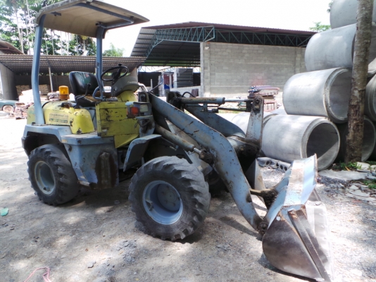 kawasaki รถตักล้อยาง ตักขึ้นหกล้อได้  เอวดี ปั้มไม่เยิ้ม เครื่องดี พร้อมใช้ค่ะ