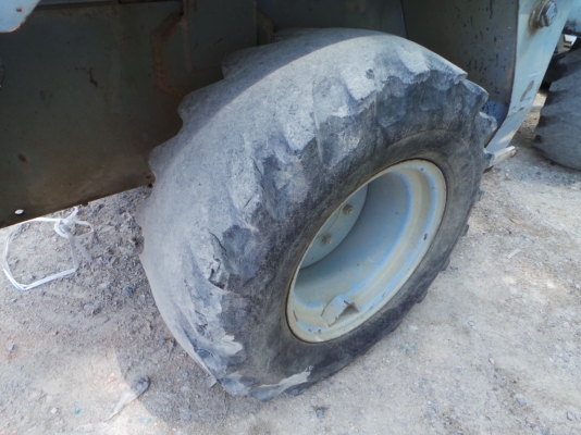 kawasaki รถตักล้อยาง ตักขึ้นหกล้อได้  เอวดี ปั้มไม่เยิ้ม เครื่องดี พร้อมใช้ค่ะ