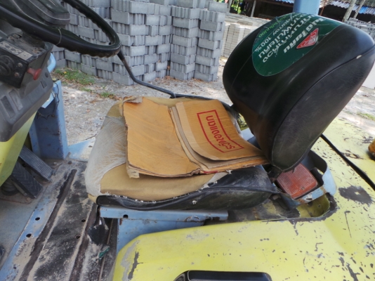 kawasaki รถตักล้อยาง ตักขึ้นหกล้อได้  เอวดี ปั้มไม่เยิ้ม เครื่องดี พร้อมใช้ค่ะ