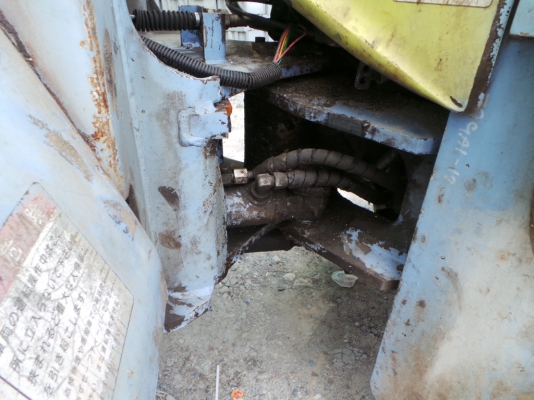 kawasaki รถตักล้อยาง ตักขึ้นหกล้อได้  เอวดี ปั้มไม่เยิ้ม เครื่องดี พร้อมใช้ค่ะ