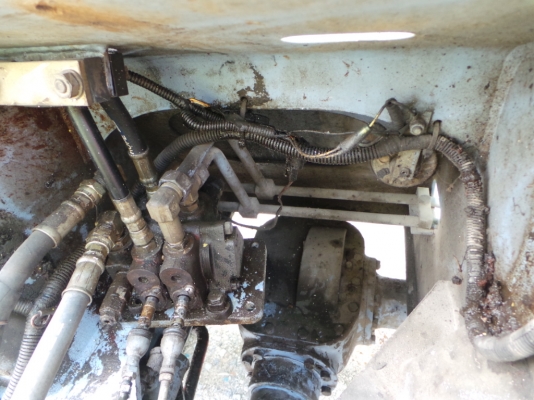 kawasaki รถตักล้อยาง ตักขึ้นหกล้อได้  เอวดี ปั้มไม่เยิ้ม เครื่องดี พร้อมใช้ค่ะ