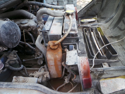 kawasaki รถตักล้อยาง ตักขึ้นหกล้อได้  เอวดี ปั้มไม่เยิ้ม เครื่องดี พร้อมใช้ค่ะ