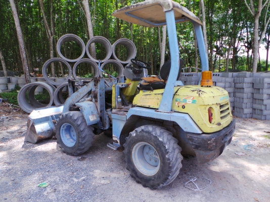 kawasaki รถตักล้อยาง ตักขึ้นหกล้อได้  เอวดี ปั้มไม่เยิ้ม เครื่องดี พร้อมใช้ค่ะ