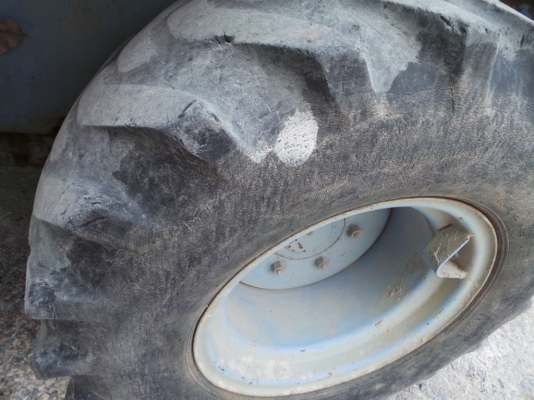 kawasaki รถตักล้อยาง ตักขึ้นหกล้อได้  เอวดี ปั้มไม่เยิ้ม เครื่องดี พร้อมใช้ค่ะ