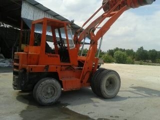 ขายรถตักล้อยาง Toyota SD23  สภาพพร้อมใช้งาน