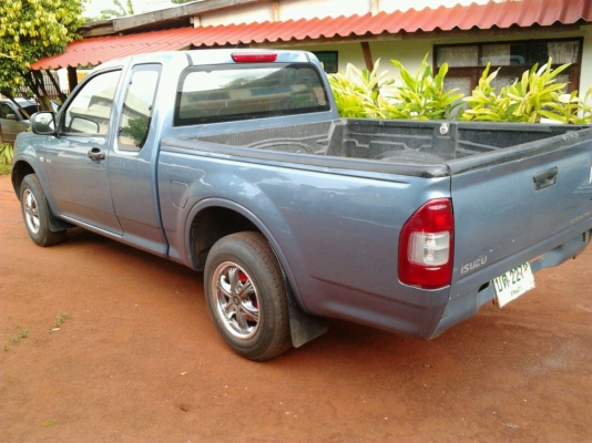 ISUZU D-MAX SPACE CAB SX 2.5 MT ปี 2003 สวยจัดสีบางเดิมทั้งคัน เครื่องแห้้งแรงดีไม่มีเยิ้ม ภายในเก๋งคอนโซลสวยมาก เครื่องเสียงชุดใหญ่ CD พ.เพาเวอร์ กระบะปูพื้นยางลายเนอร์ ช่วงล่างแน่นหนึบ ยางสภาพดี 4 เส้นหน้าหลังประมาณ 70\% พร้อมใช้งาน เอกสารทะเบียนภาษีครบไ